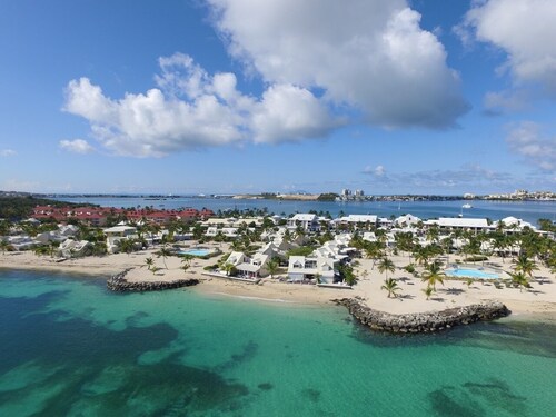 Beachfront loft Nettlé Bay Beach close to everything secure private cosy nice 