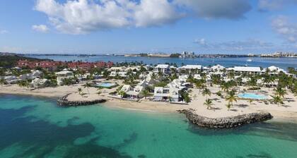 Beachfront loft Nettlé Bay Beach close to everything secure private cosy nice