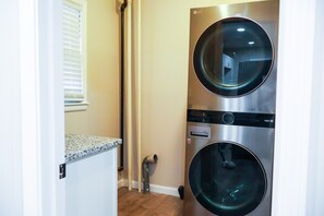 Interior - Cozy Corner House 9 min walk from Indianapolis Motor Speedway! (Speedway)