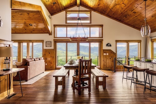 Chalet Village Luxury Cabin w/ INSANE Views! Hot Tub! Game Room! 