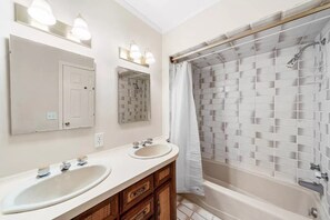 Hair dryer, towels, toilet paper - Beautiful Eagle Lake home close to ND perfect for Large families.   (Edwardsburg)