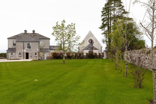 The Old Kirk and Manse, Hollymount