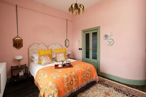 7 bedrooms, iron/ironing board, WiFi, bed sheets - The Old Kirk and Manse, Hollymount (Hollymount)