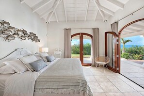 4 quartos, ferros/tábuas de passar roupa, Wi-Fi, roupa de cama