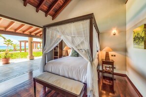 5 habitaciones, tabla de planchar con plancha, wifi y ropa de cama