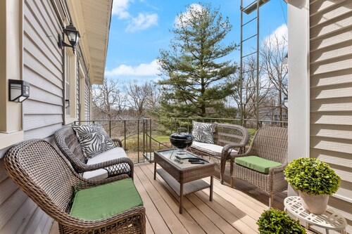 - Beautiful Condo - King Bed - Free Waffle Breakfast -