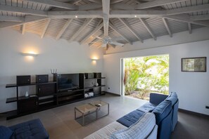 Fernseher, DVD-Player