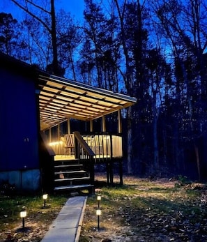 Property grounds - Bungalow in small and quiet cul-de-sac, pet-friendly.
 (Dahlonega)
