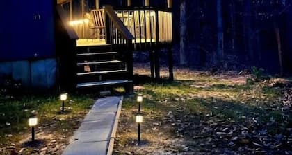 Bungalow in small and quiet cul-de-sac, pet-friendly.