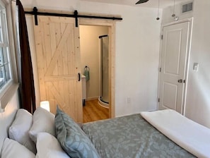 3 bedrooms, iron/ironing board, free WiFi, bed sheets - Bungalow in small and quiet cul-de-sac, pet-friendly.
 (Dahlonega)