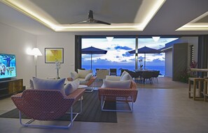 Fernseher, DVD-Player, Stereoanlage