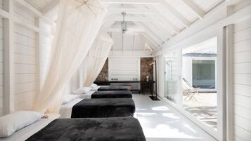 7 bedrooms, iron/ironing board, WiFi, bed sheets