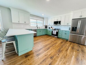 Fridge, microwave, oven, stovetop - Lakeview Retreat in Ticonderoga, NY (Ticonderoga)