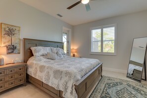 3 室のベッドルーム、デスク、アイロン / アイロン台、旅行用ベビーベッド