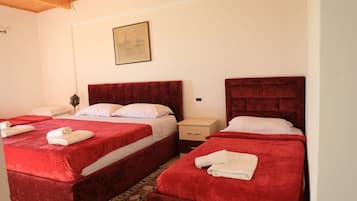 8 bedrooms, WiFi, bed sheets