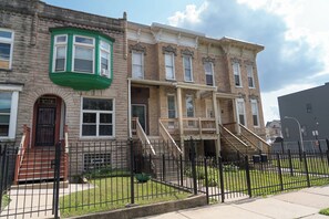 Exterior - Toca Bella ~ 7mins to Downtown
(Chicago)