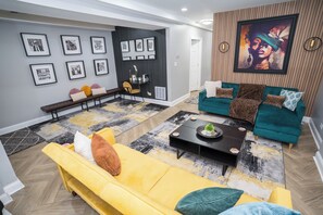 Interior - Toca Bella ~ 7mins to Downtown
(Chicago)