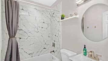 Toallas, jabón, shampoo