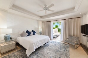 3 bedrooms, iron/ironing board, WiFi, bed sheets - Tropical 3 bedroom luxury apartment with plunge pool (St. James)