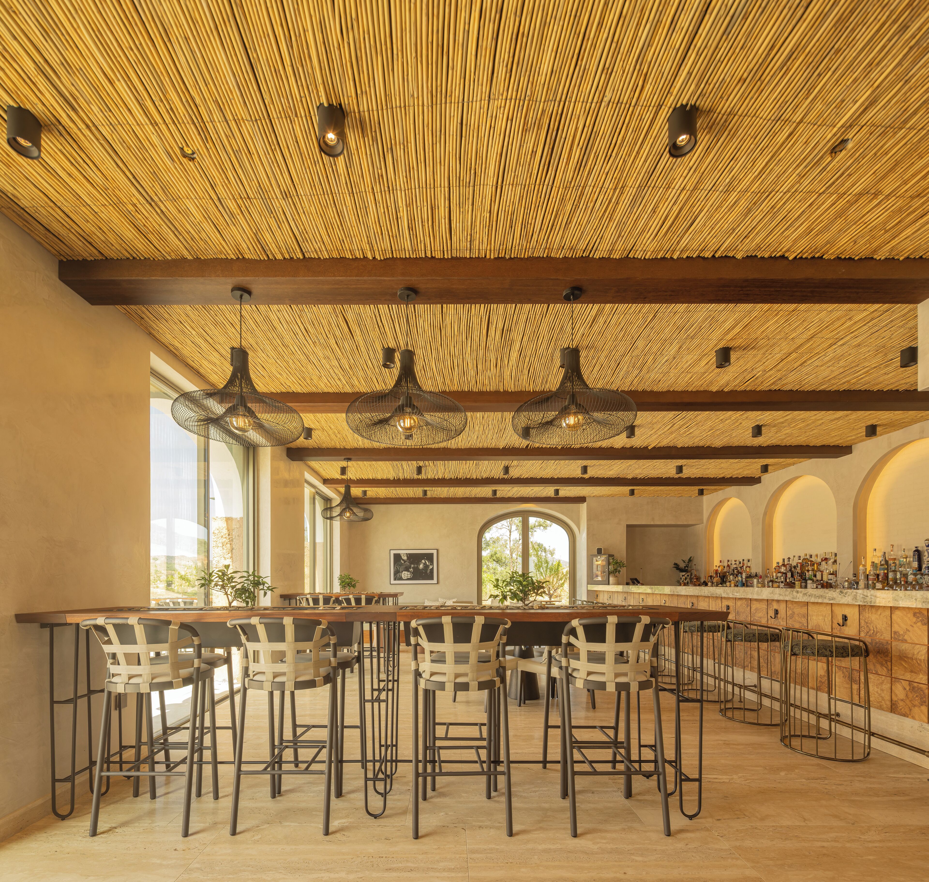 4 restaurantes; se sirve desayuno, almuerzo y cena; cocina mediterránea