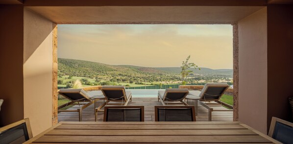 Premium bedding, in-room safe, individually furnished, desk