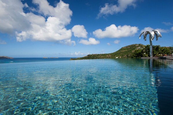 A heated pool - Your own piece of paradise right above the beach of St. Jean (Marigot)