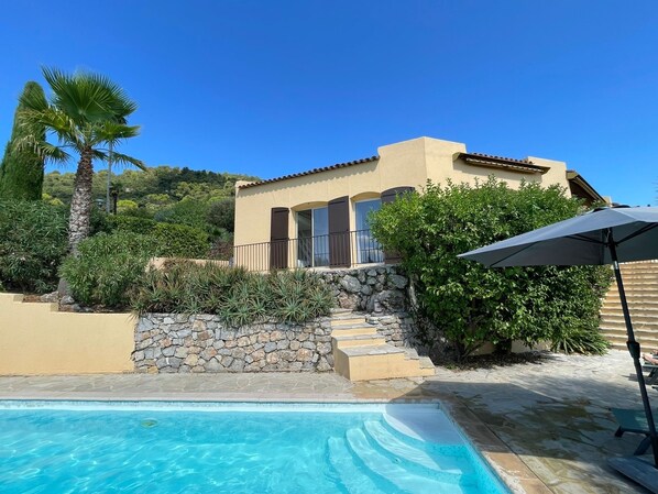 Outdoor pool - Villa Sleeps 10, 4 Bedrooms, with Pool and Sea and Mountain View (Le Tignet)
