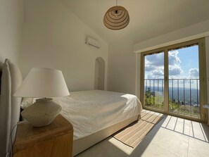 4 slaapkamers, een bureau, een strijkplank/strijkijzer, gratis wifi