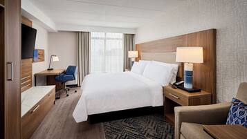 Desk, laptop workspace, iron/ironing board, free WiFi