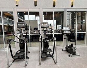 Fitness facility - Candlewood Suites Burlington Conference Centre by IHG (Burlington)