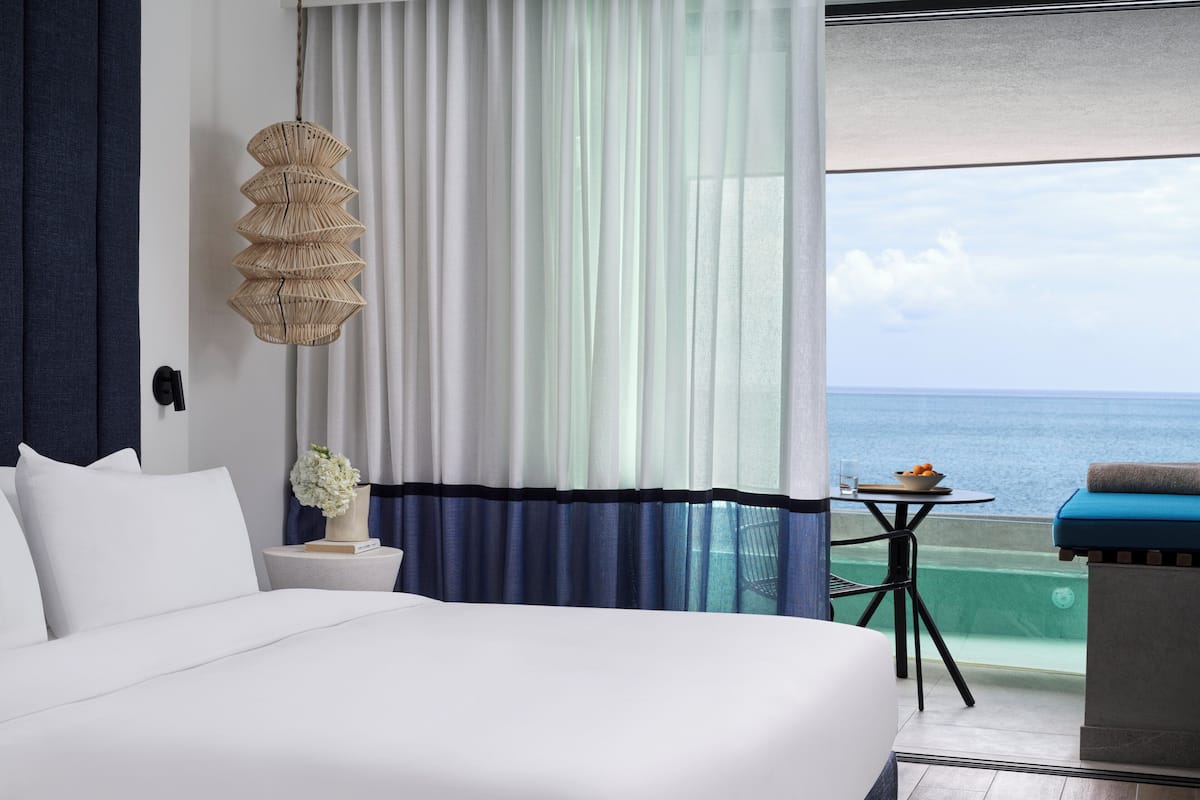 Egyptian cotton sheets, premium bedding, down comforters, pillowtop beds