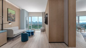 Suite, 1 camera da letto, vista lago | Una cassaforte in camera, tende oscuranti, insonorizzazione