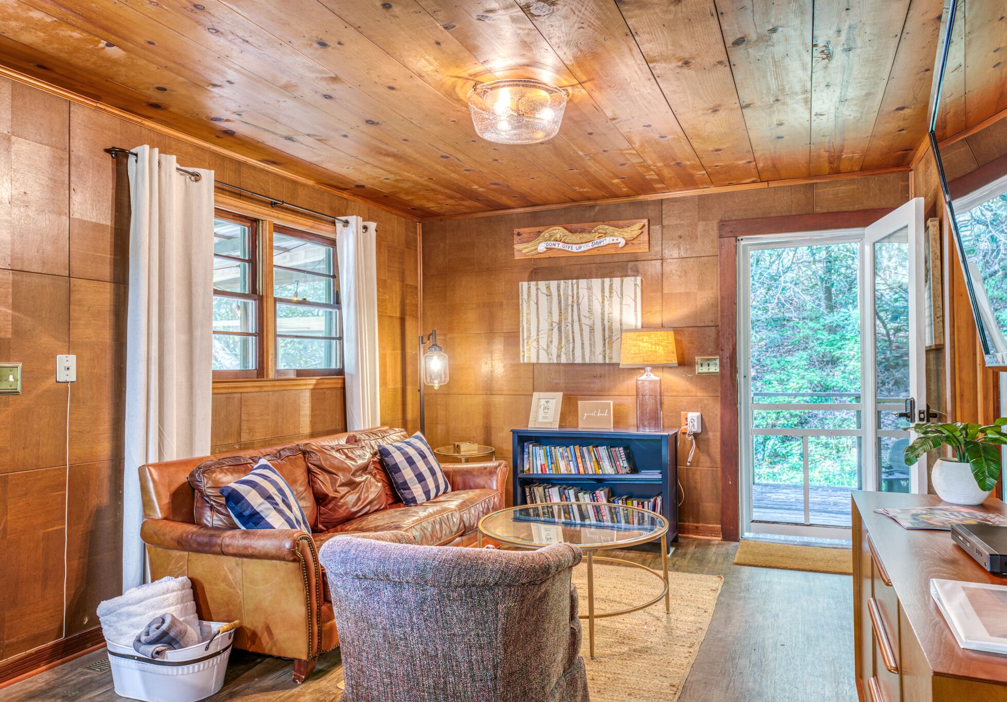 Pet-Friendly Cozy Cabin in Peaceful Setting