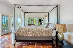 4 habitaciones, tabla de planchar con plancha, wifi y ropa de cama