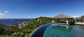 Beautiful 3 bedroom villa located within minutes of the beach and surrounded by green gardens