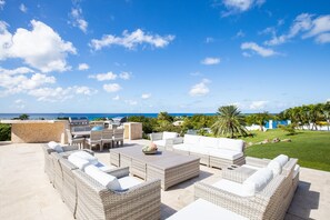 Terrace/patio - Newly 5 bedroom luxury villa with an amazing view with GYM and Tennis Court (Marigot)