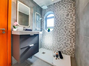 Shower, towels - Villa Dolce Vita (Albufeira)