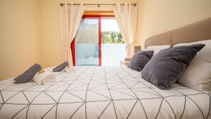 4 habitaciones, camas extra y ropa de cama 