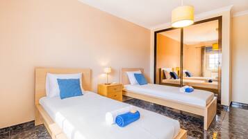 5 bedrooms, bed sheets