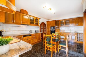 Cafetera/tetera, microondas, horno, lavavajillas