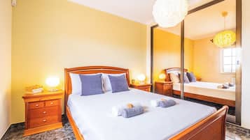 5 bedrooms, bed sheets