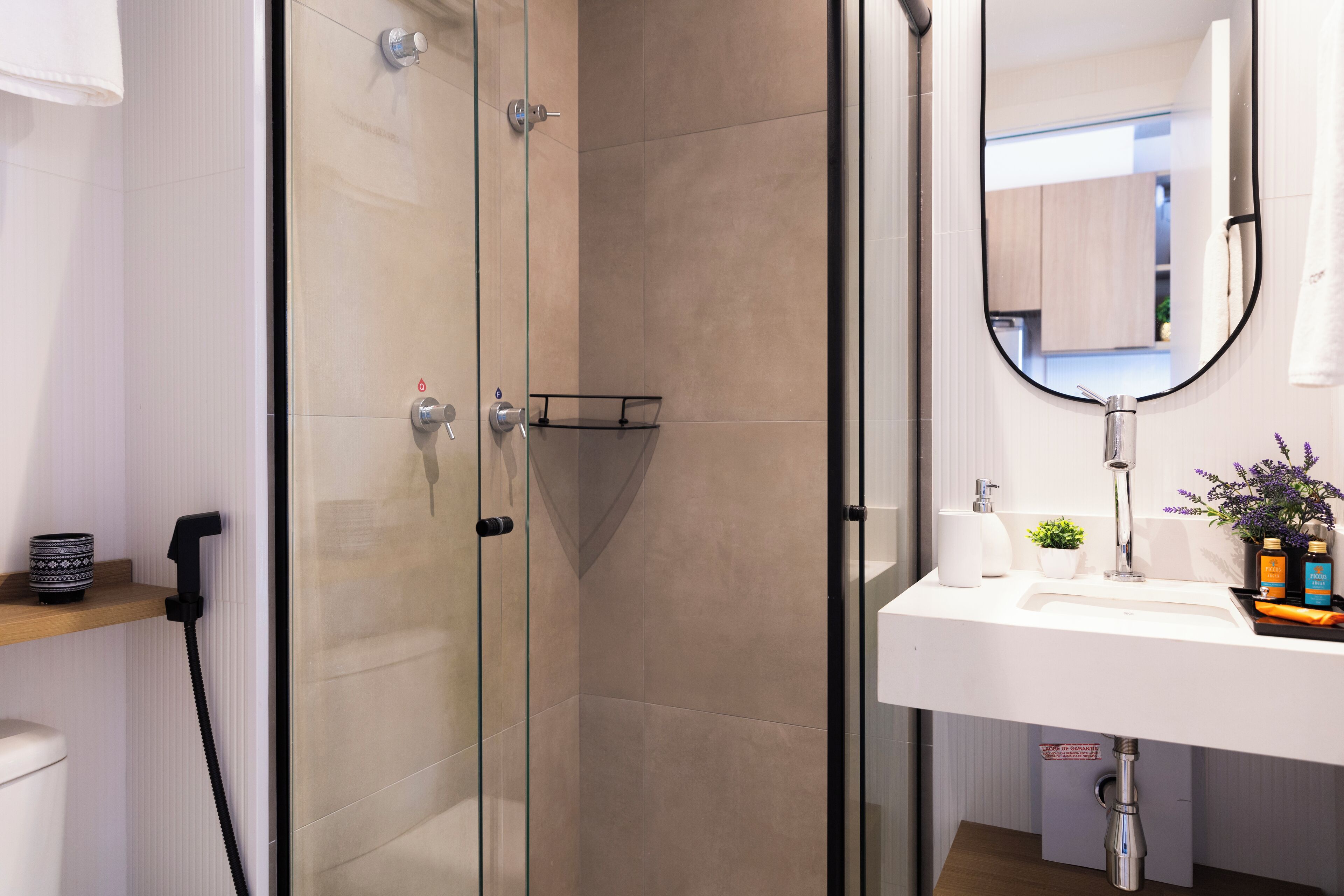 Departamento | Baño | Regadera, secadora de cabello, toallas, shampoo 