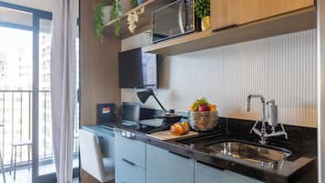 Refrigerador, microondas, horno, cafetera expreso