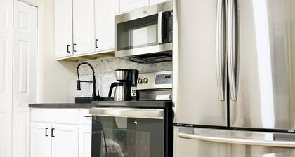 The Cardinal A / King 1BD/1BA Studio Apt