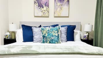 1 slaapkamer, een strijkplank/strijkijzer, wifi, beddengoed