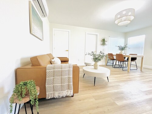 Curlew ADU is a cozy and newly renovated unit central to downtown San Diego.