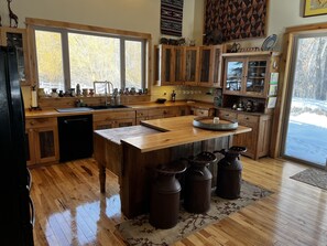 Microwave, oven, stovetop, dishwasher - Tranquil 2BR/2BA Home - Country Sourdough Creek Setting - near Downtown Bozeman! (Bozeman)