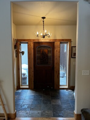 Interior - Tranquil 2BR/2BA Home - Country Sourdough Creek Setting - near Downtown Bozeman! (Bozeman)