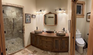 Dusche, Haartrockner, Bidet, Handtücher