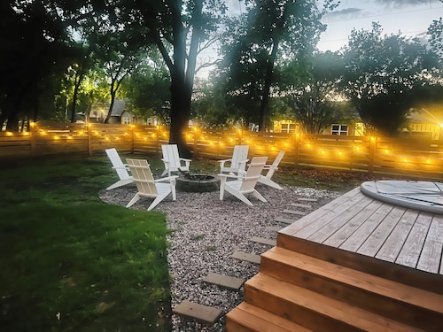 Vacation home in Tool Kemp, Firepit, Boat Ramp Access 5Min Walk Cedar Creek Lake